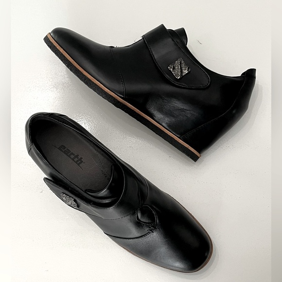 Earth | 10 | LEATHER Wedge Bootie | NWOB - Picture 1 of 10